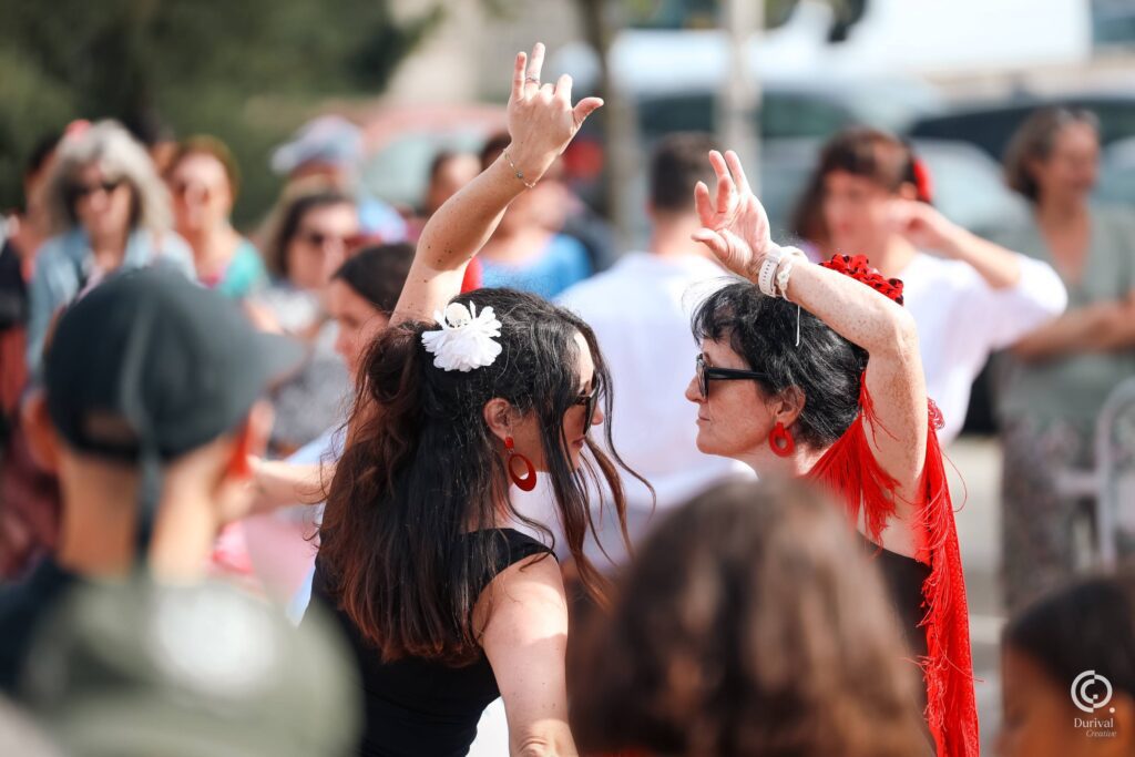 flamenco-dancers-women-traditional-spanish-dance